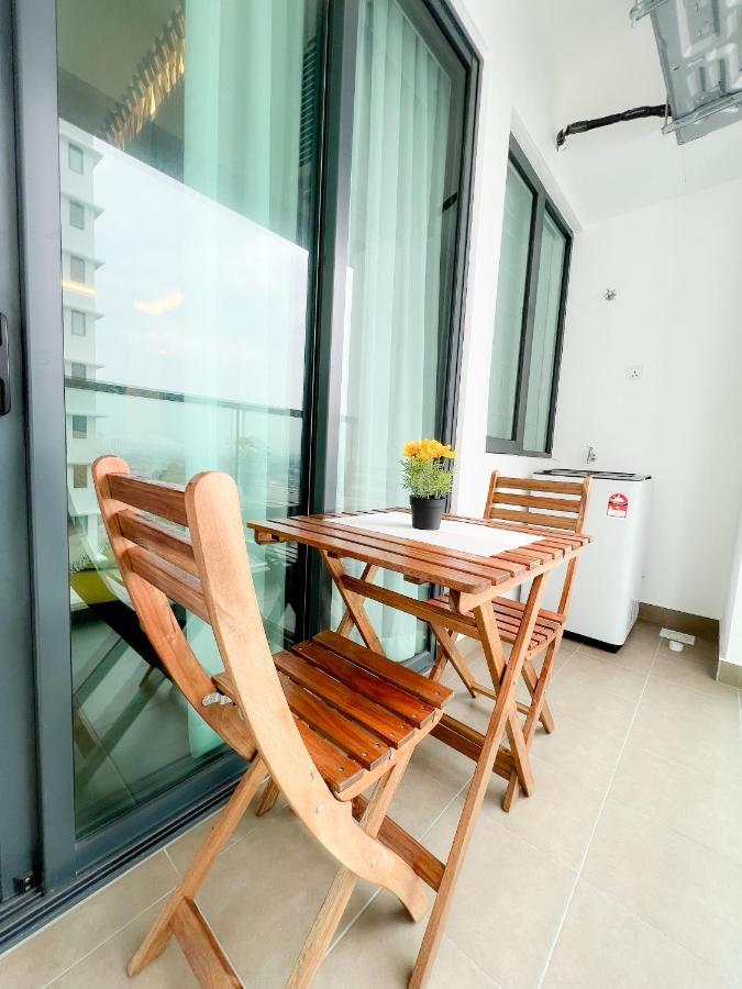 Aurora Vista Homestay Bangi At Vista Bangi With Wifi Netflix Gym Sauna Coway Swimming Pool-River View Kajang Exteriör bild