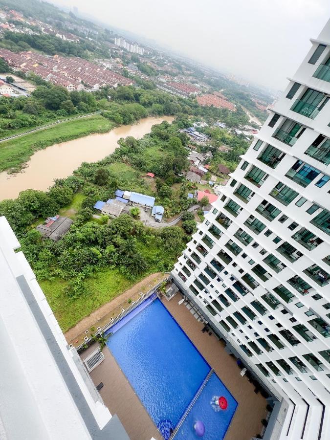 Aurora Vista Homestay Bangi At Vista Bangi With Wifi Netflix Gym Sauna Coway Swimming Pool-River View Kajang Exteriör bild